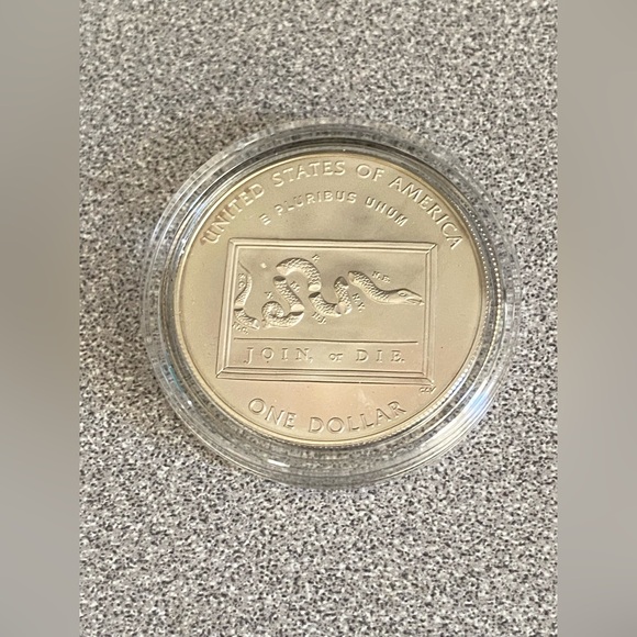 Commemorative Kite Flying Silver Coin with Display Case - Picture 3 of 12